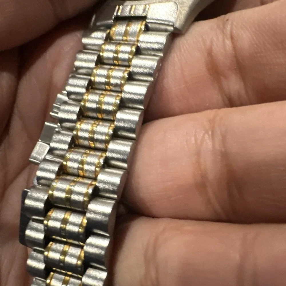 Working Vintage‎ 1980s Guess unisex Watch Two Tone Steel Quartz 42mm Fit 7.5in - Picture 6 of 10